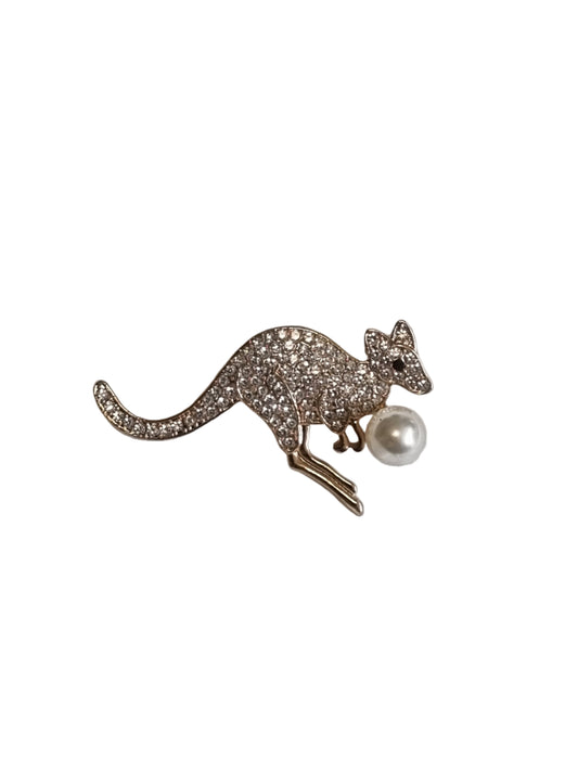 Crystal kangaroo brooch with a pearl 