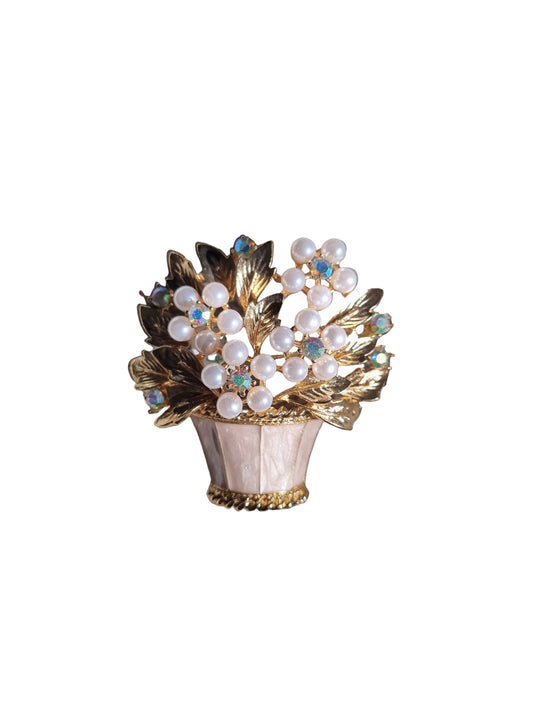 Decorative brooch with pearls and gemstones